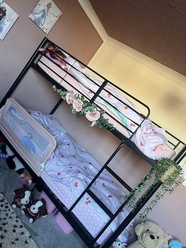 Black metal single - single, bed